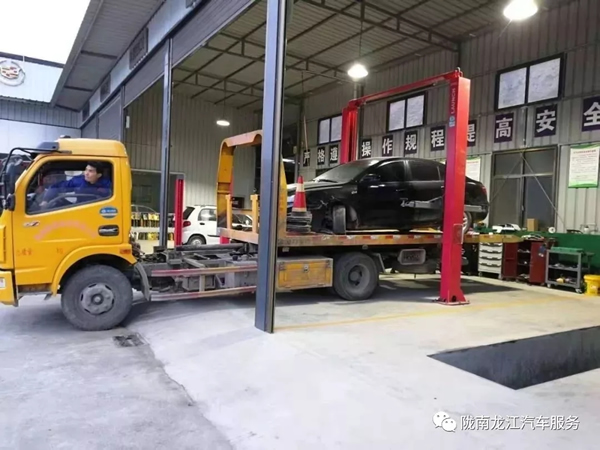 金錘鈑金，銀槍噴漆！龍江汽修值得信賴！